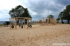Pludmale-rotaļu-laukums
