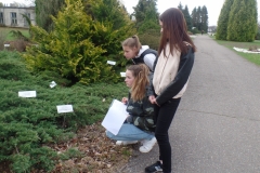 Augu etiķešu lasīšana